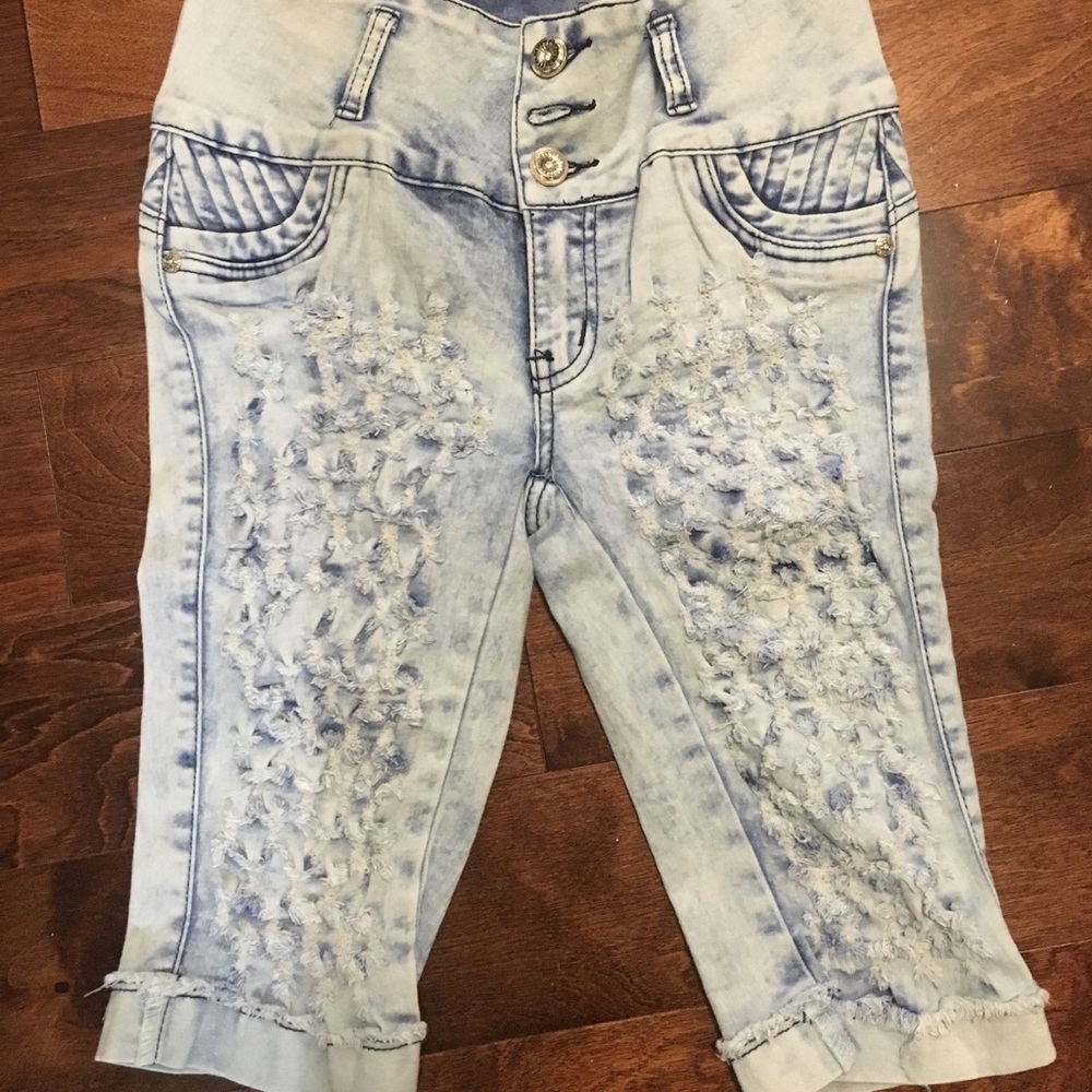 Distressed Bermuda shorts